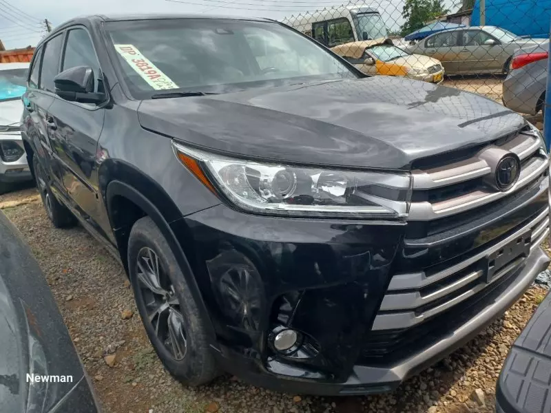 Toyota Highlander   - 2017
