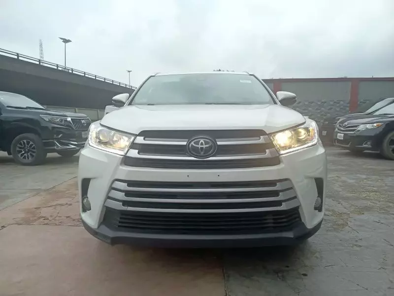 Toyota Highlander   - 2017