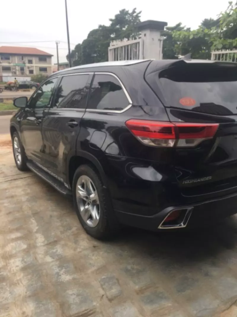 Toyota Highlander   - 2017