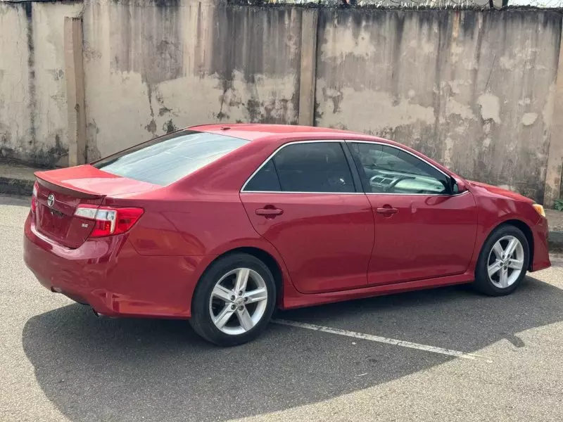 Toyota camry   - 2012