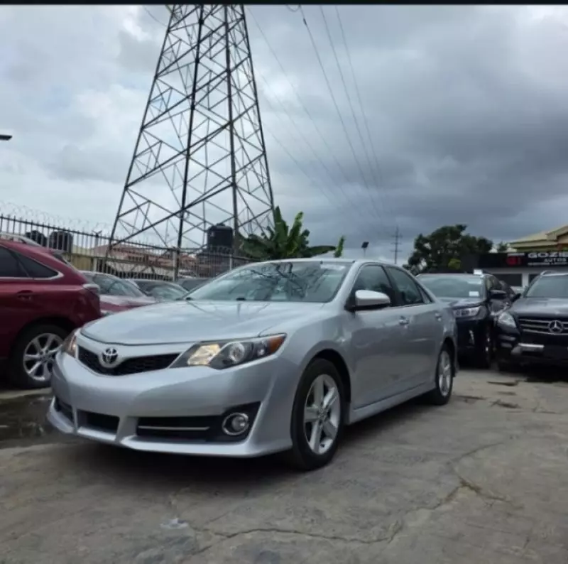Toyota camry   - 2013