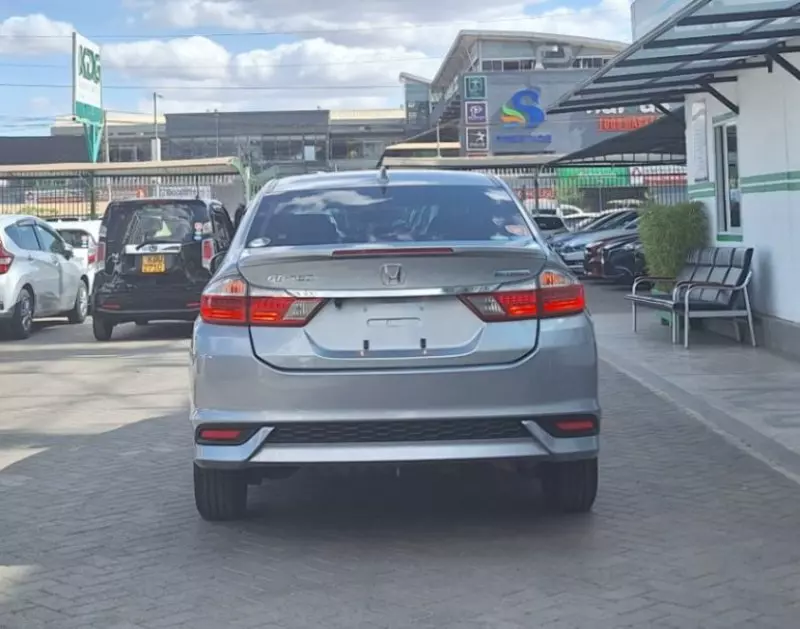 Honda Grace    - 2018
