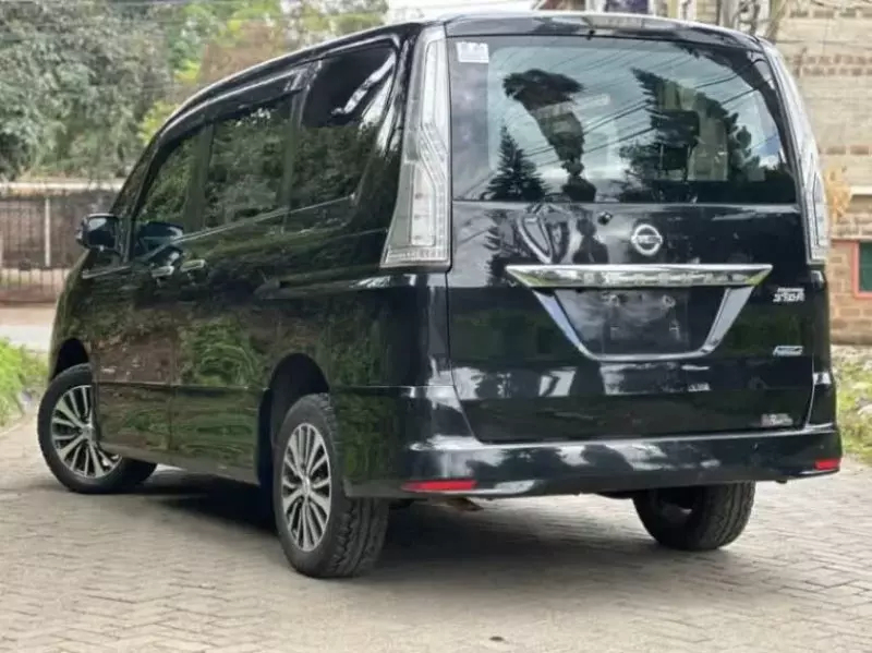 Nissan Serena Hybrid    - 2015