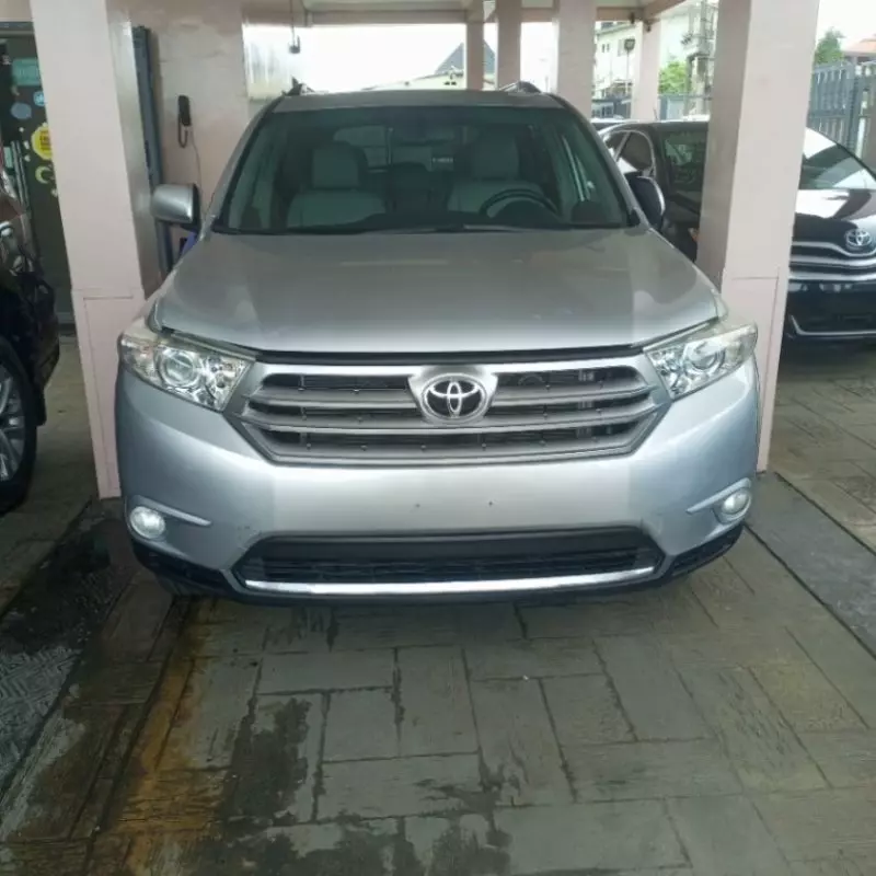 Toyota Highlander   - 2013