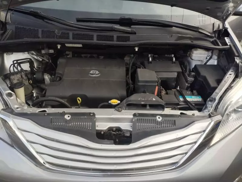 Toyota Sienna   - 2013