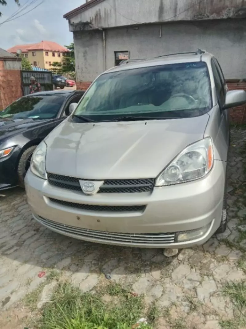 Toyota Sienna   - 2004
