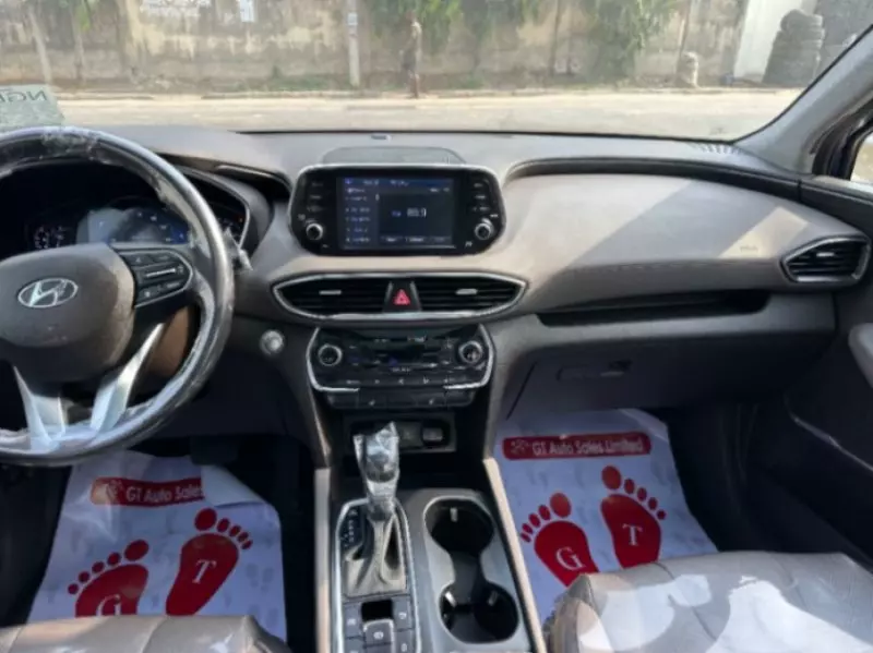 Hyundai Santa Fe - 2019