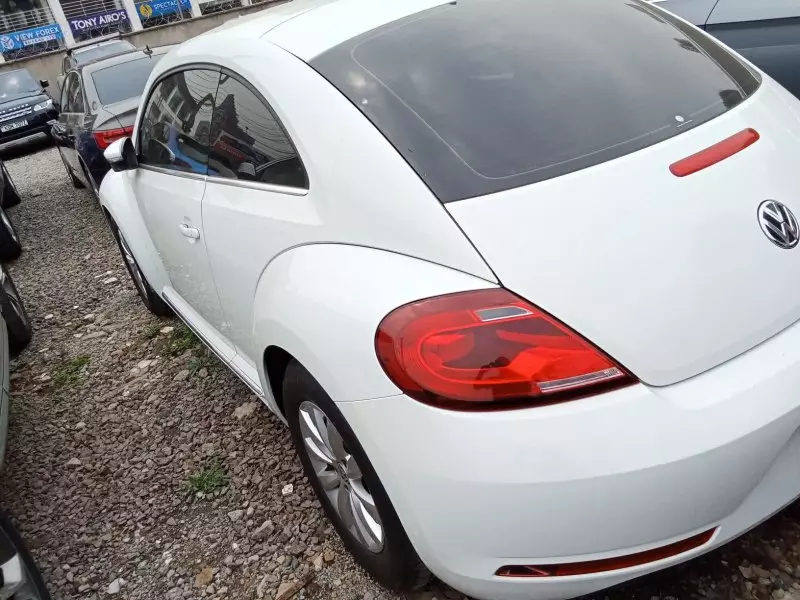 Volkswagen Beetle   - 2016