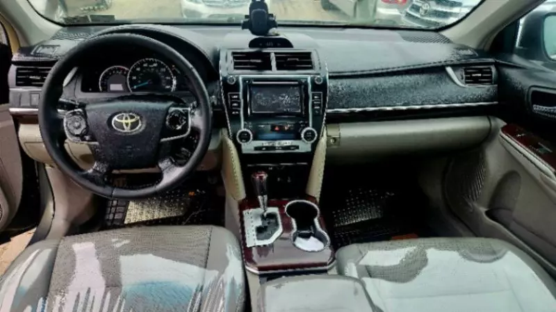 Toyota Camry   - 2014
