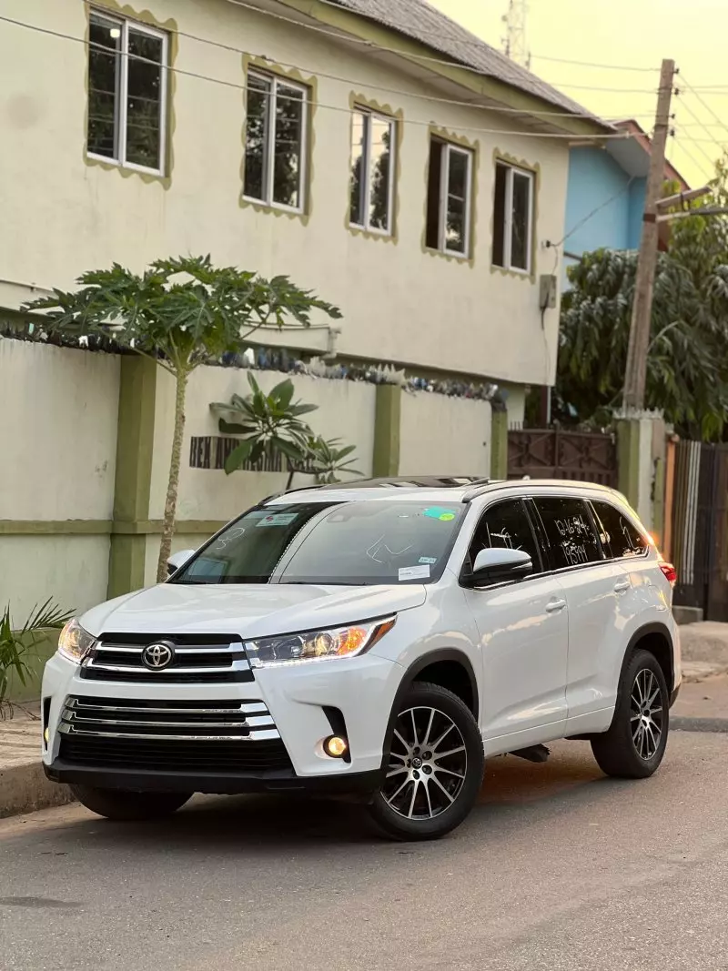 Toyota Highlander   - 2017