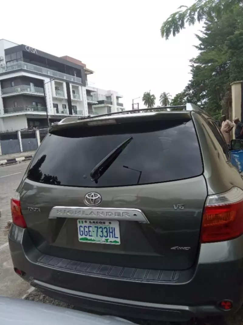 Toyota Highlander   - 2011