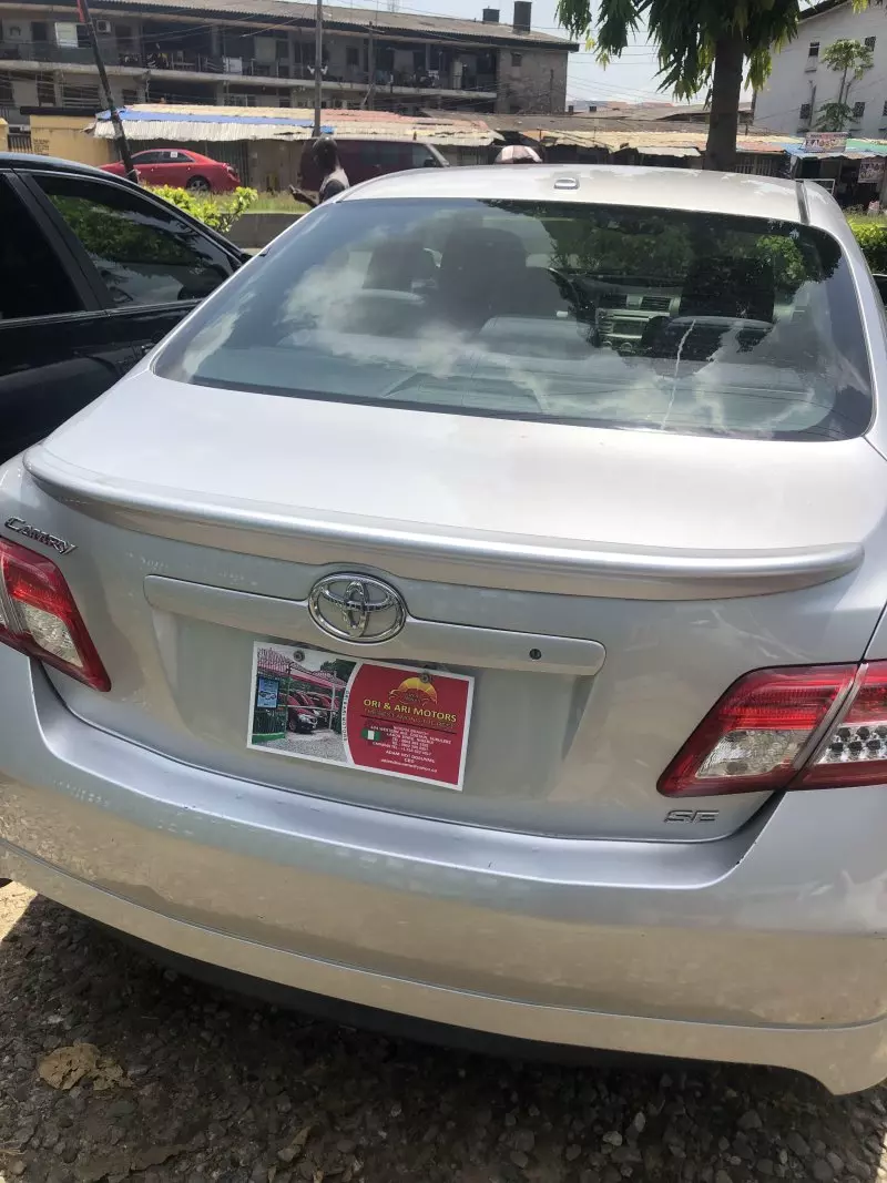 Toyota Camry   - 2010