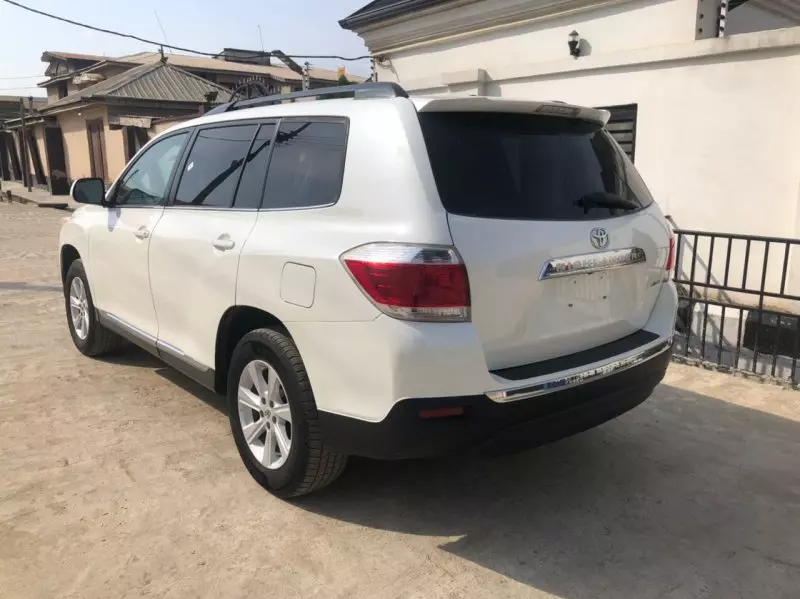 Toyota Highlander   - 2012