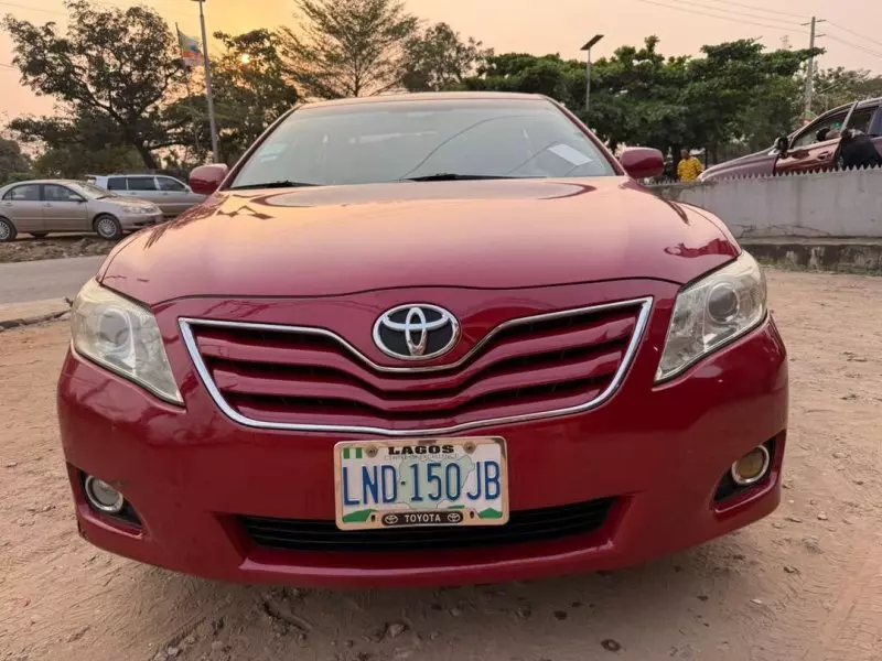 Toyota Camry   - 2011
