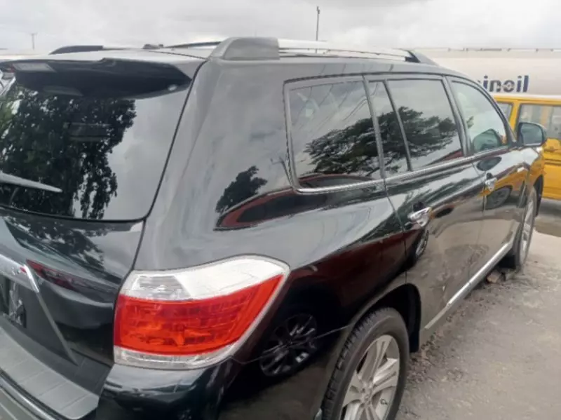 Toyota Highlander   - 2013