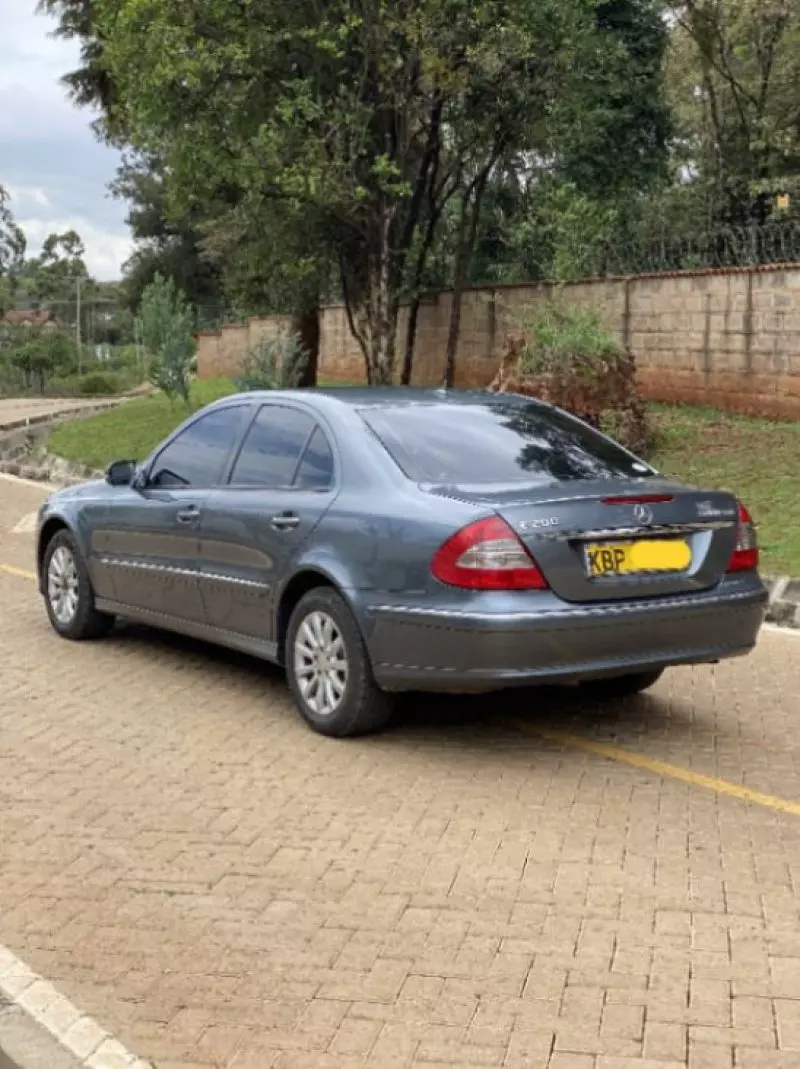 Mercedes-Benz E 200   - 2007