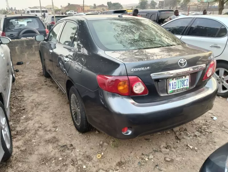 Toyota Corolla   - 2010
