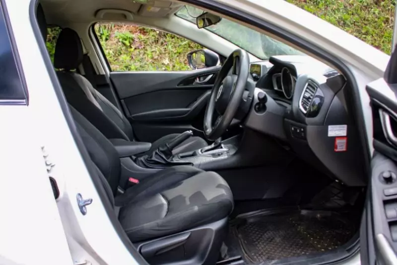 Mazda Axela    - 2015