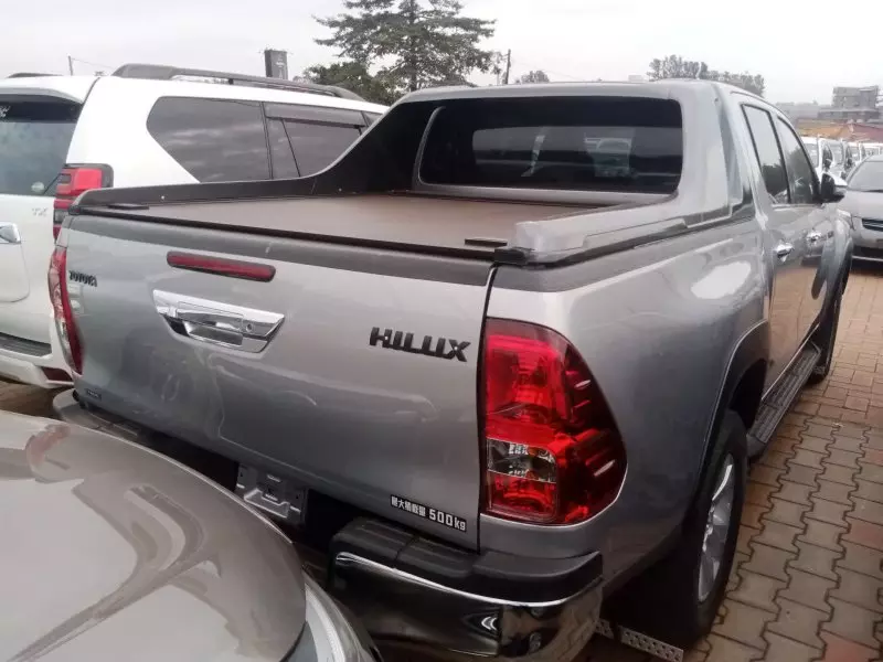 Toyota Hilux   - 2019