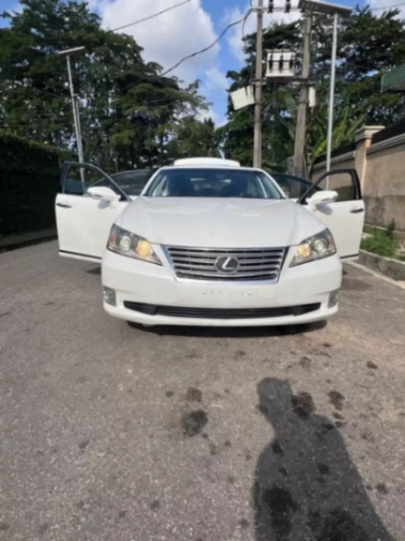 Lexus ES 350   - 2011
