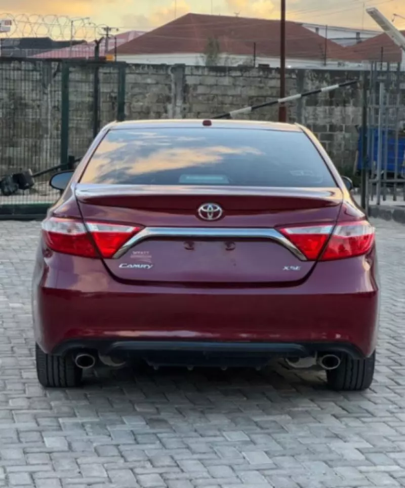 Toyota Camry   - 2016