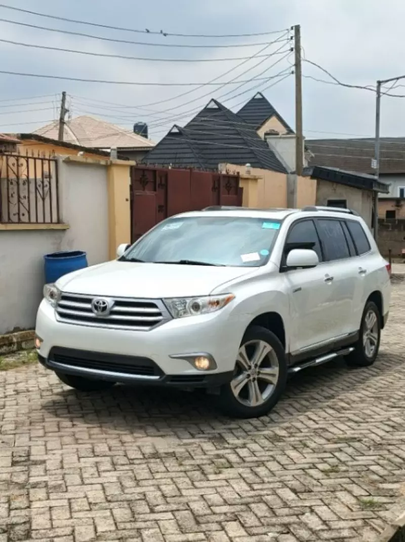 Toyota Highlander   - 2012