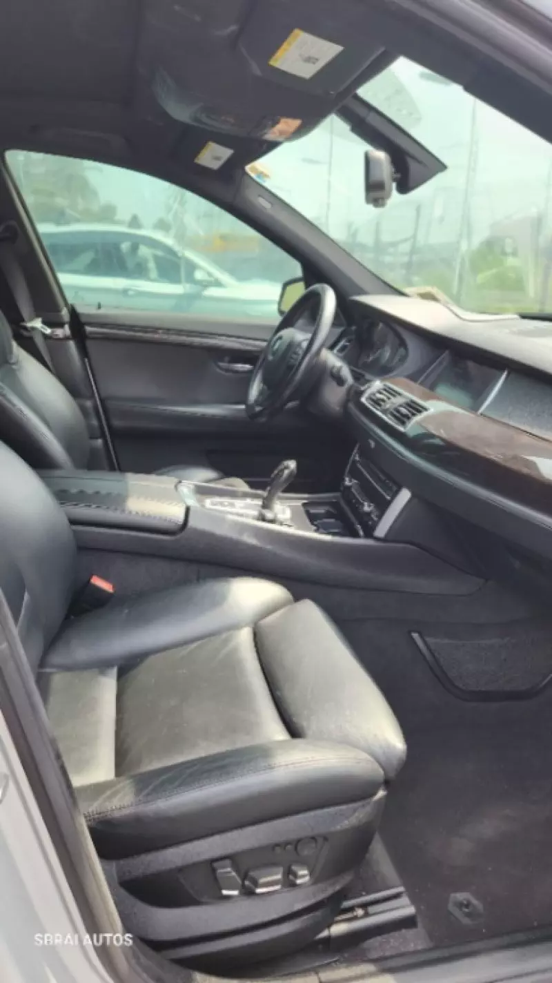 BMW 530 Gran Turismo   - 2012