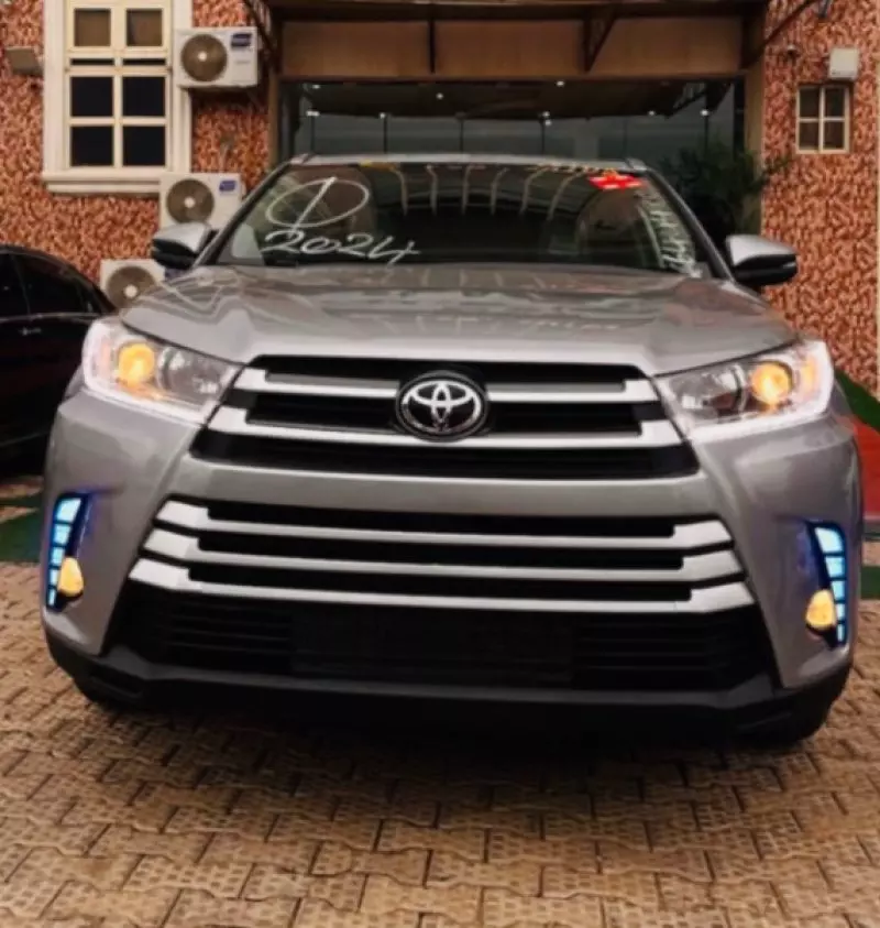 Toyota Highlander   - 2016