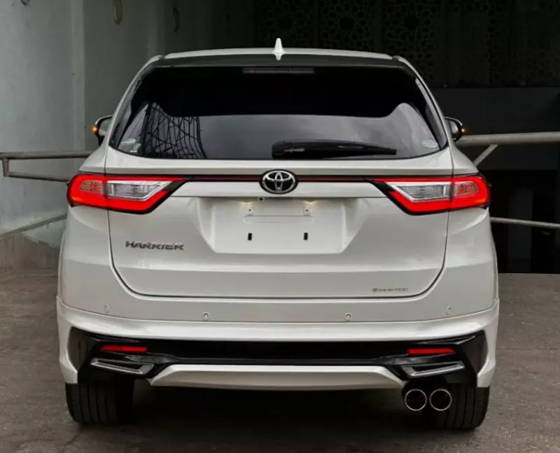 Toyota Harrier   - 2019