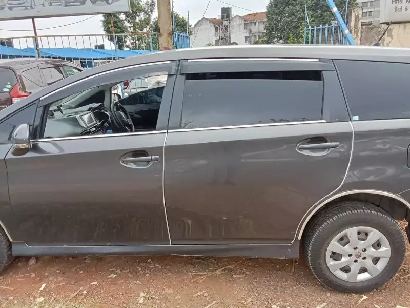 Toyota Wish   - 2013