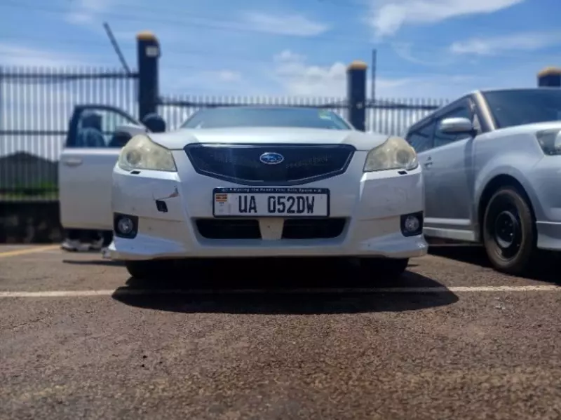 Subaru Legacy   - 2011