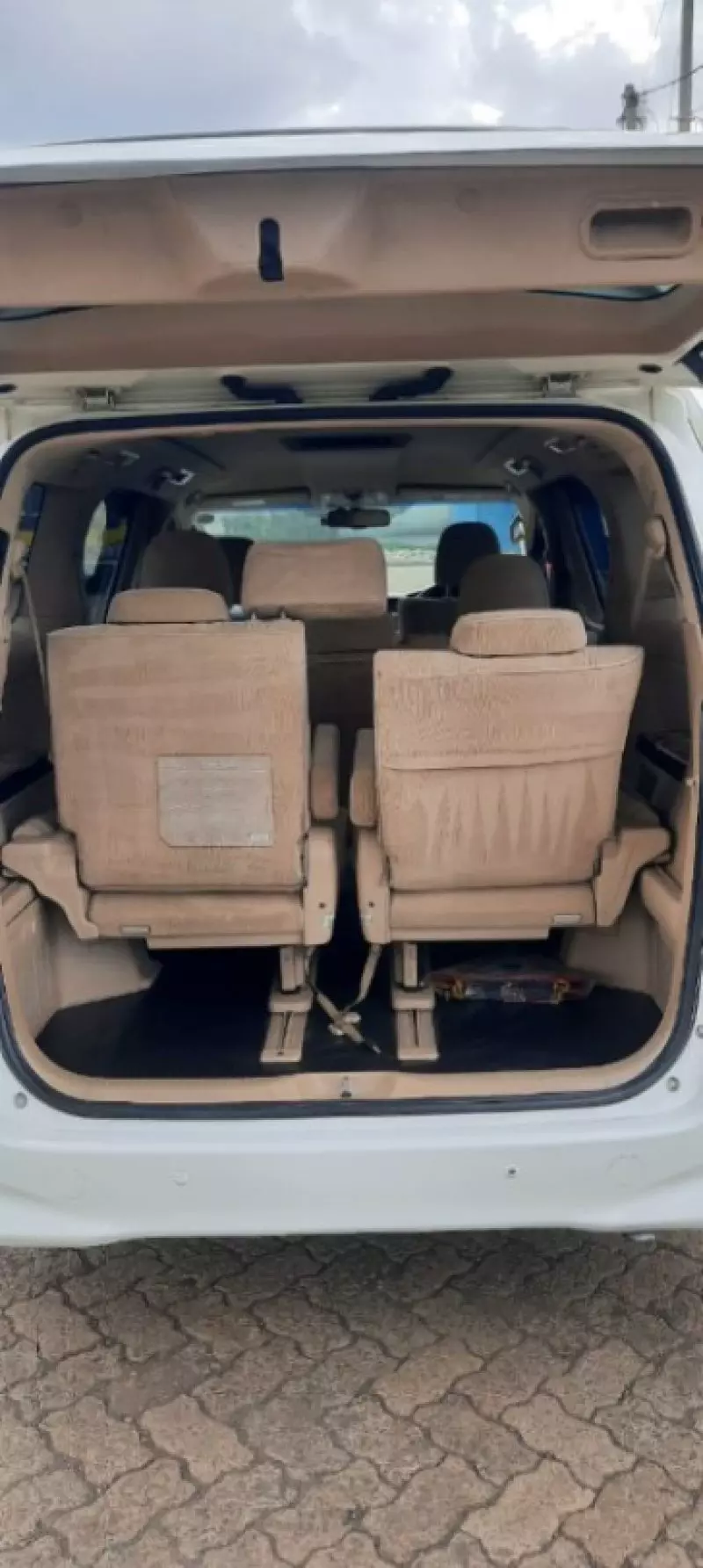 Toyota Vellfire    - 2012