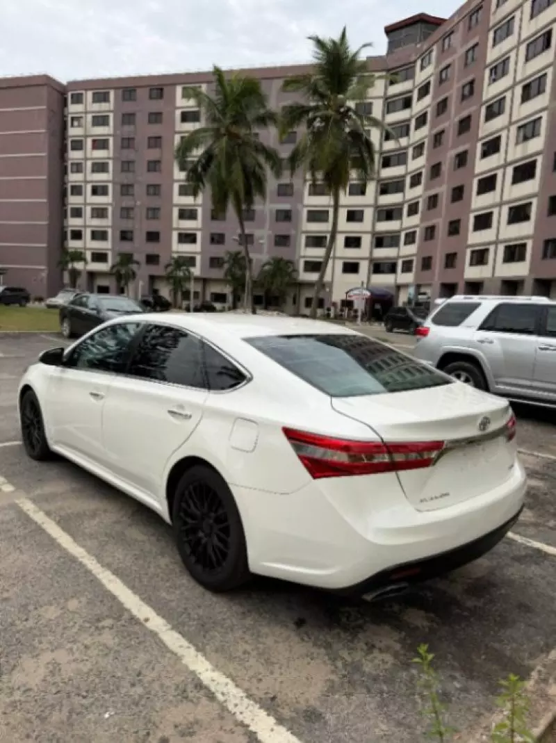 Toyota Avalon - 2015