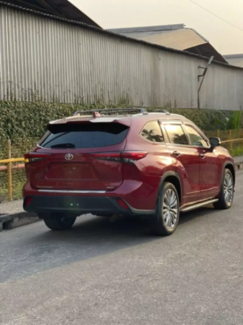 Toyota Highlander   - 2022