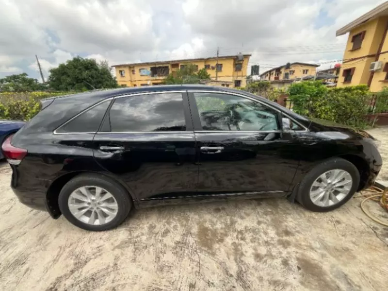 Toyota Venza   - 2012