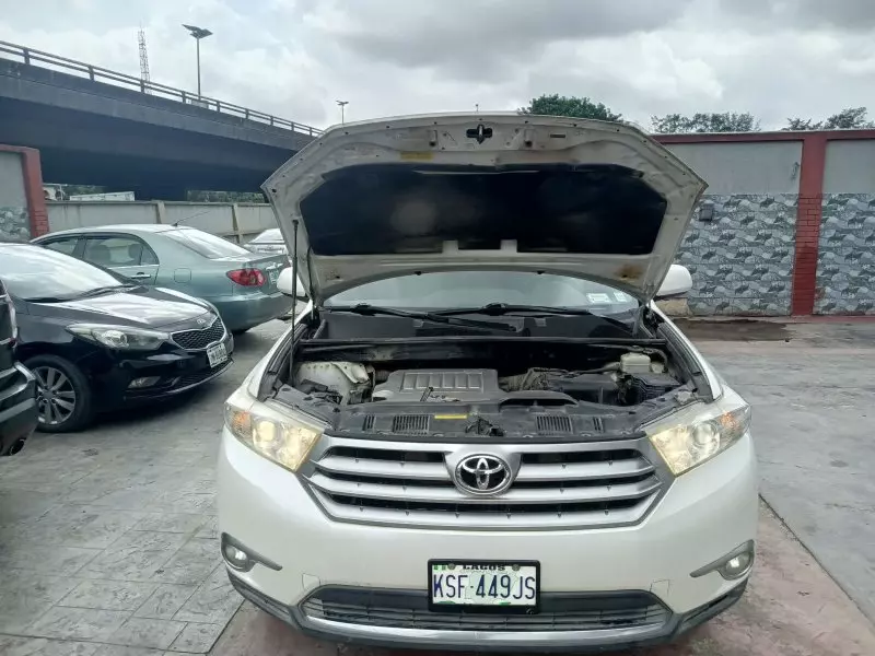 Toyota Highlander   - 2011