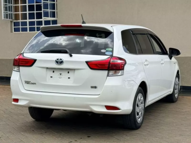 Toyota Fielder hybrid    - 2018