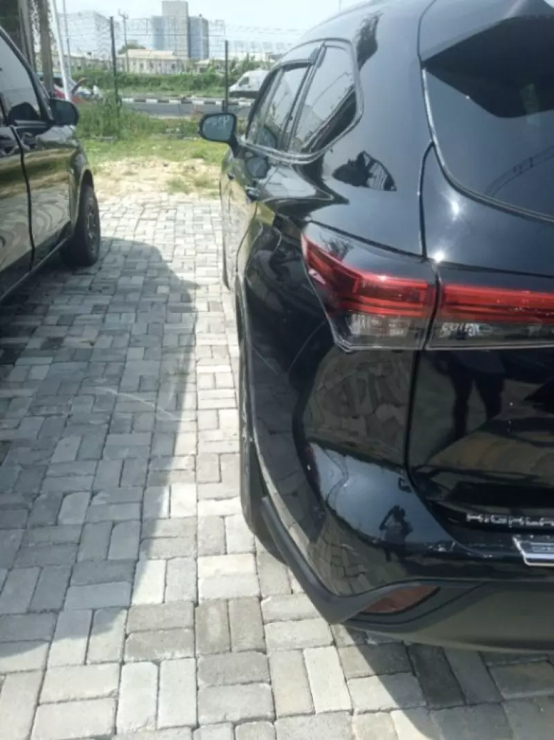 Toyota Highlander   - 2020