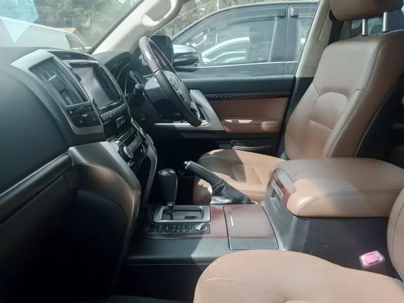 Toyota Landcruiser  V8   - 2015