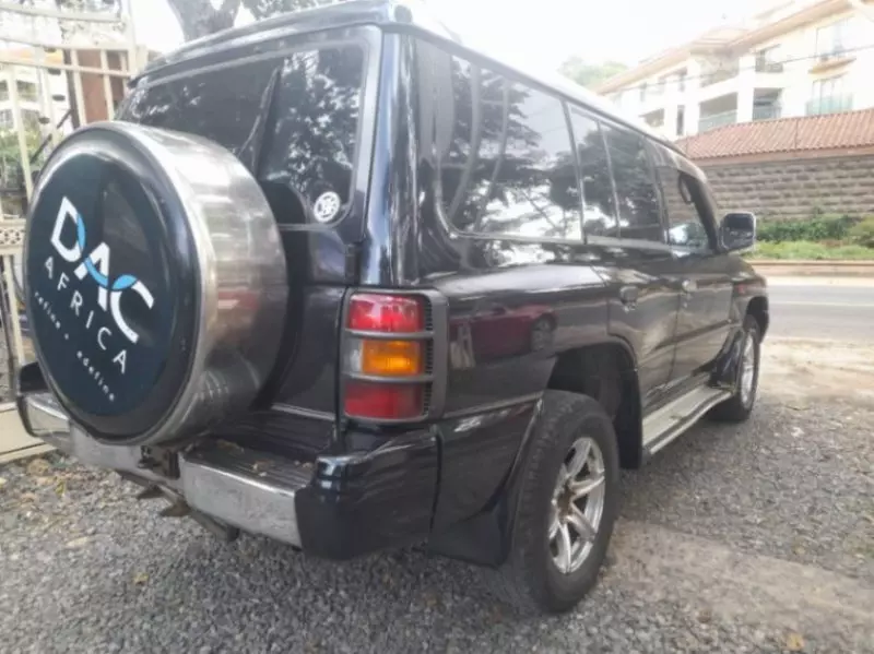 Mitsubishi Pajero   - 2005
