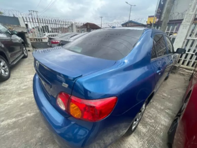 Toyota corolla   - 2010
