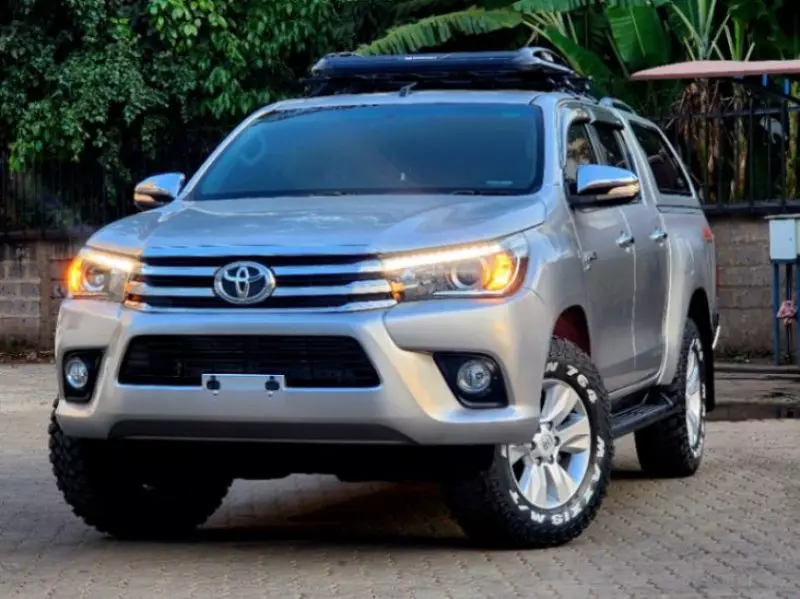 Toyota Hilux Revo    - 2017
