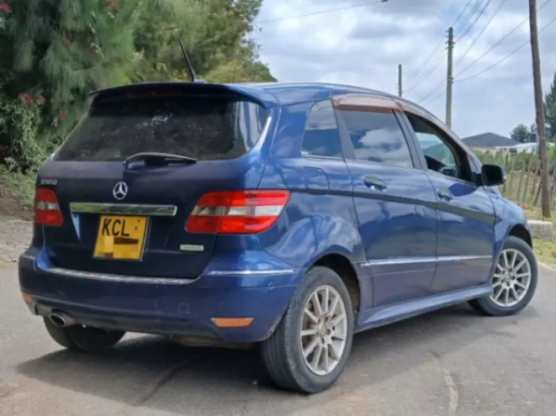 Mercedes-Benz B 180   - 2010
