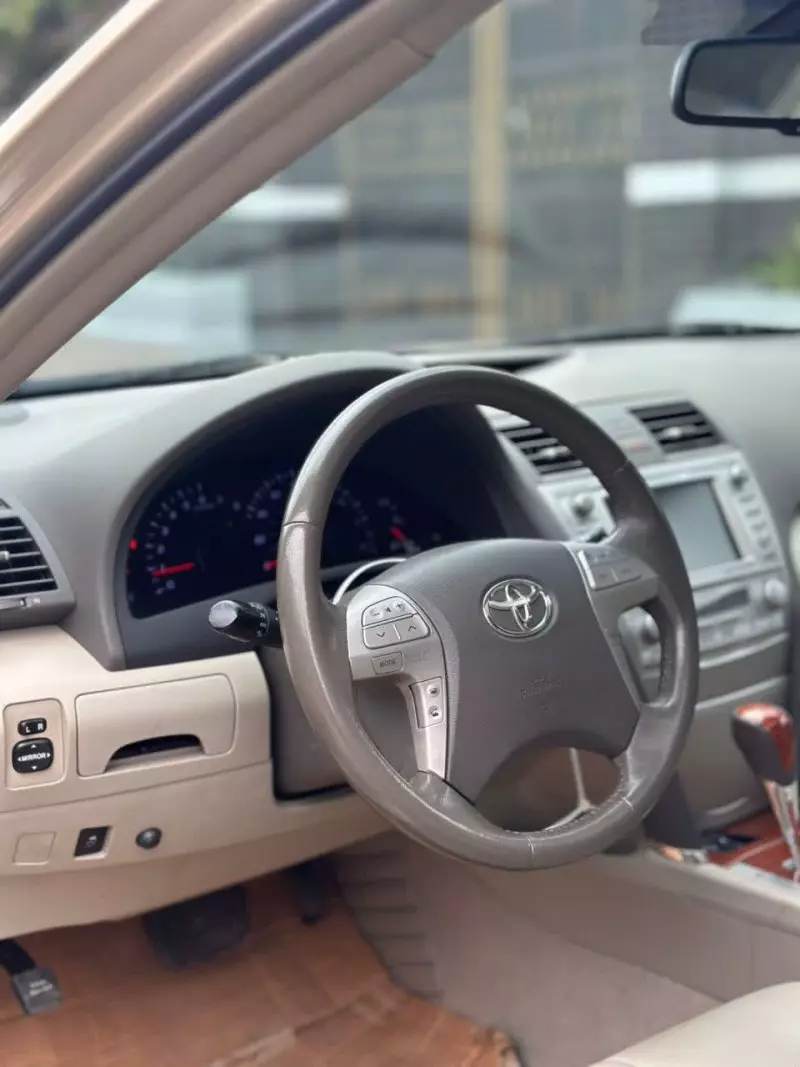 Toyota Camry   - 2011