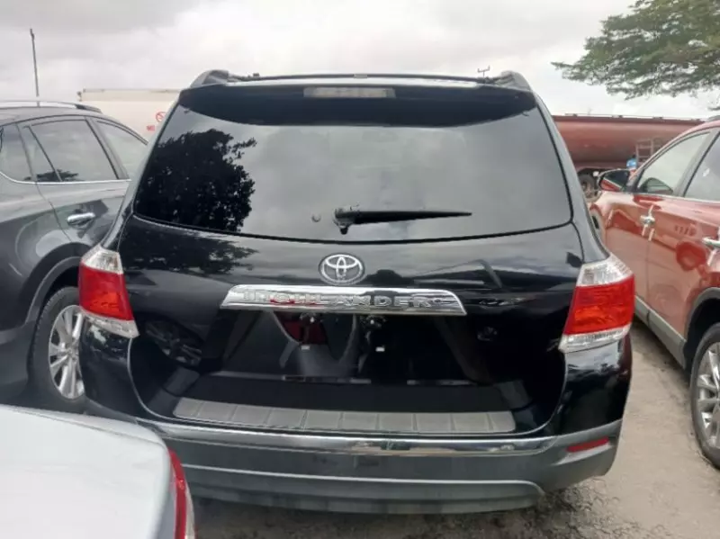 Toyota Highlander   - 2013