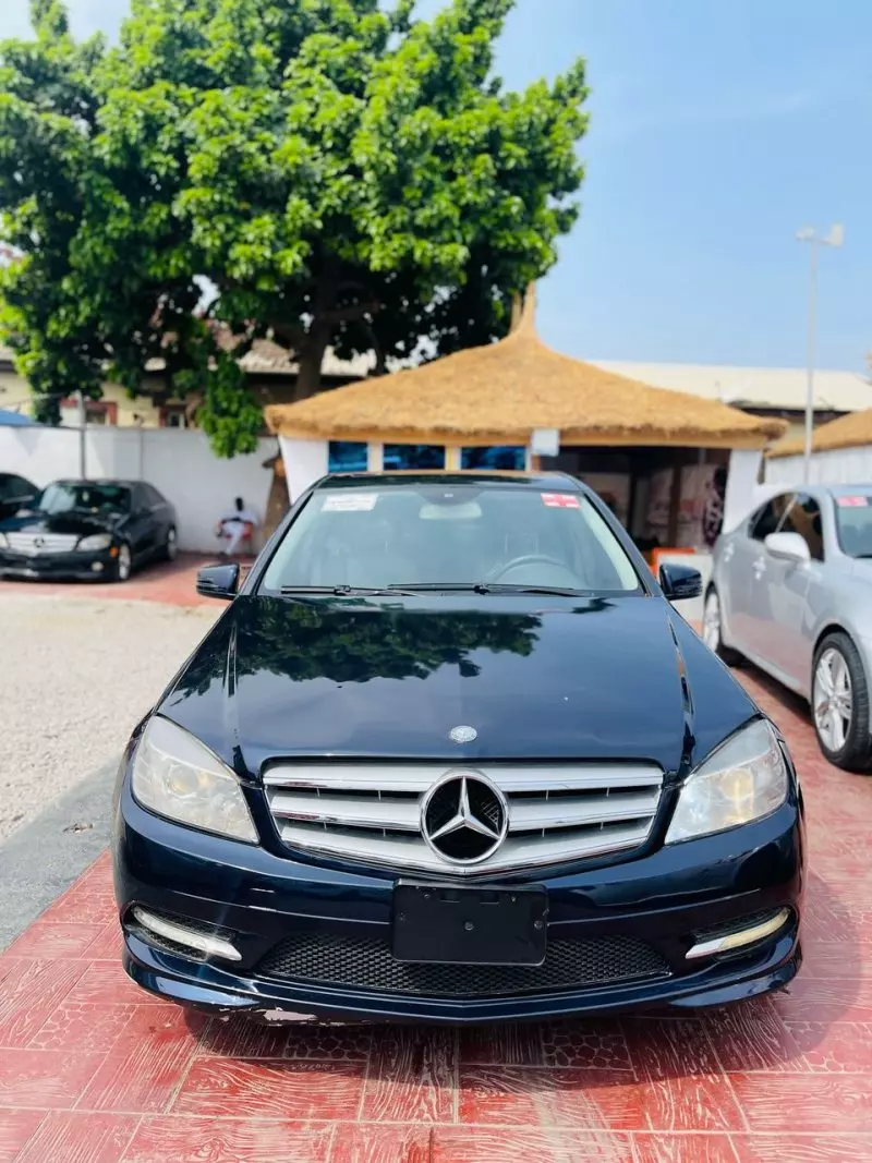 Mercedes-Benz C 300   - 2011