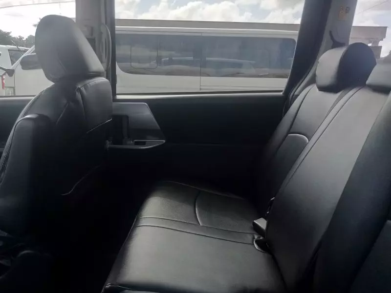 Toyota Noah   - 2011
