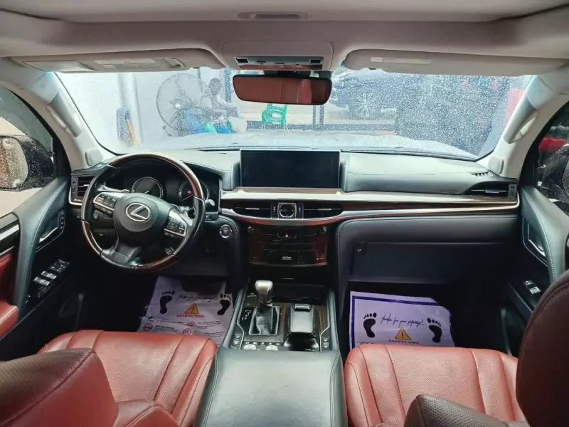 Lexus LX 570   - 2017