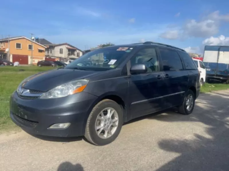 Toyota Sienna   - 2006