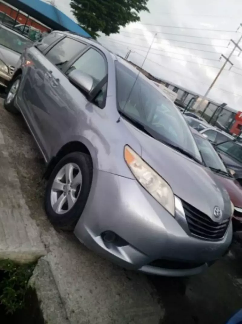 Toyota Sienna   - 2012